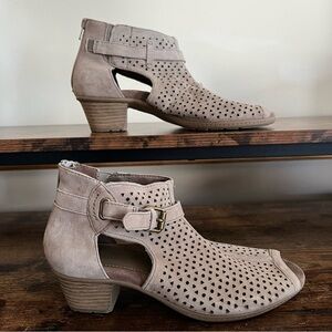 Earth Booties Grey Suede Marietta Seren Peep Toe Cutout‎ Block Heeled Women's 7